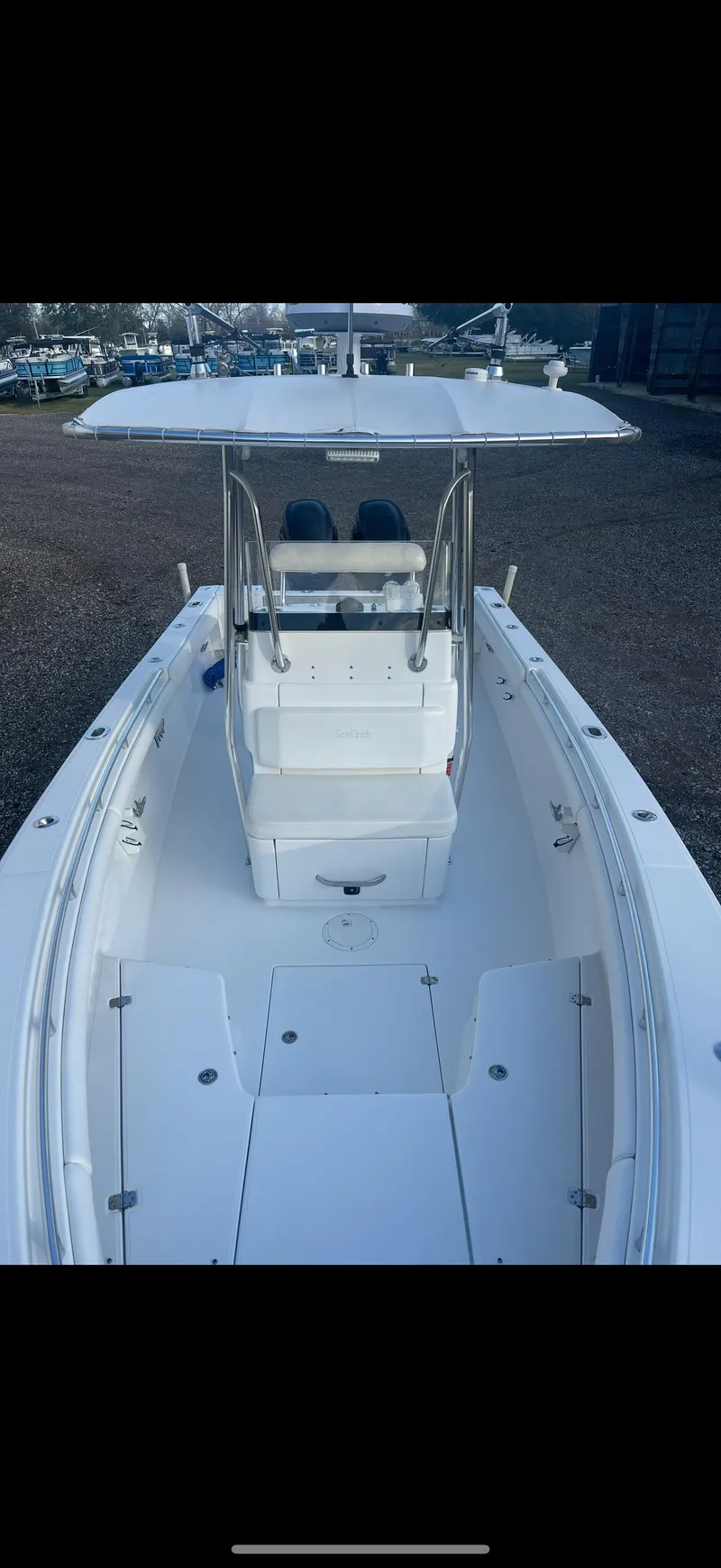 Slide: The Image of 2007 SeaCraft 25 boat with center console and T-top, docked on gravel. - 7