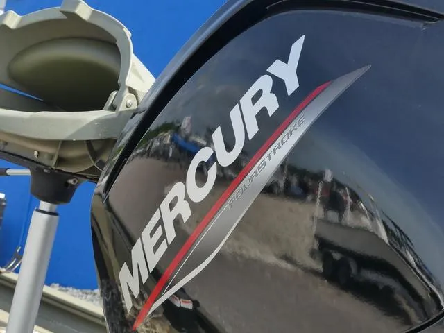 Slide: The Image of Tracker Grizzly 1860 CC 2022 - 10