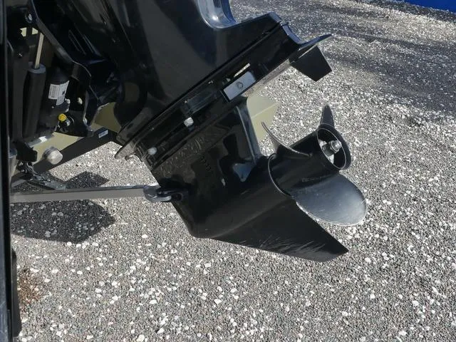 Slide: The Image of Tracker Grizzly 1860 CC 2022 - 11