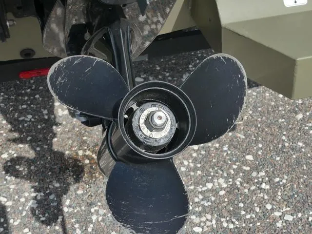 Slide: The Image of Tracker Grizzly 1860 CC 2022 - 12