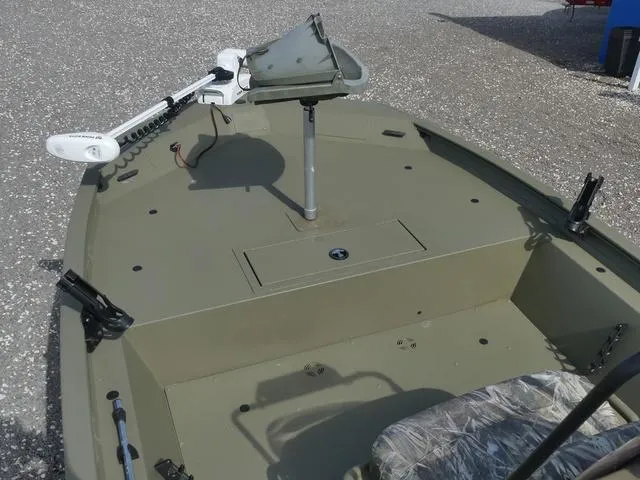 Slide: The Image of Tracker Grizzly 1860 CC 2022 - 13