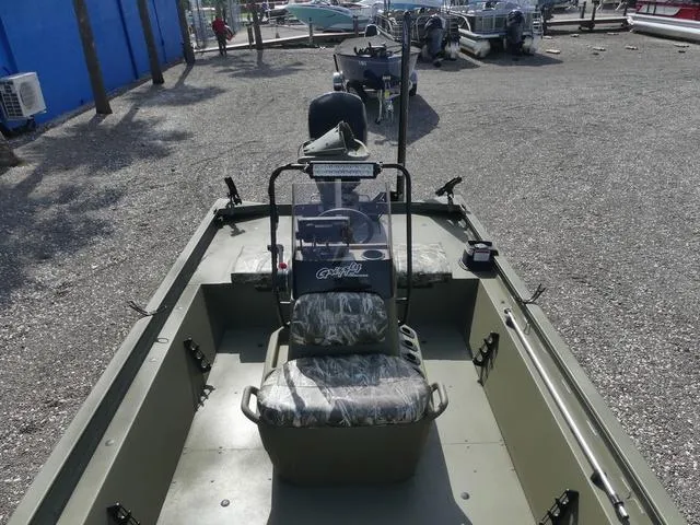 Slide: The Image of Tracker Grizzly 1860 CC 2022 - 15