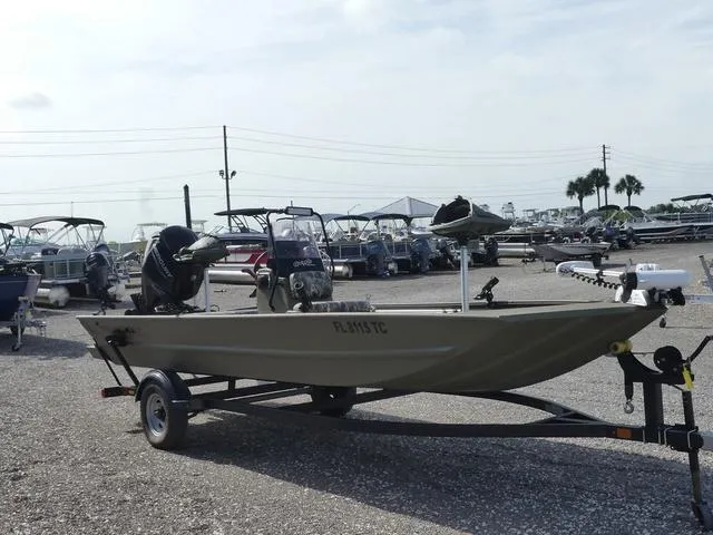 Slide: The Image of Tracker Grizzly 1860 CC 2022 - 3