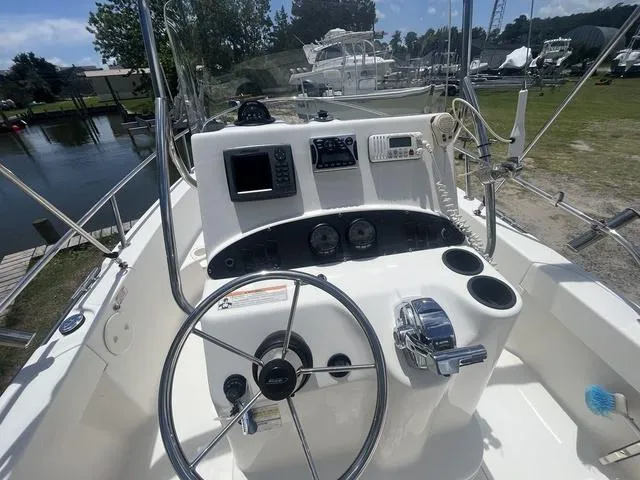 Slide: The Image of Boston Whaler 190 Outrage 2007 - 9