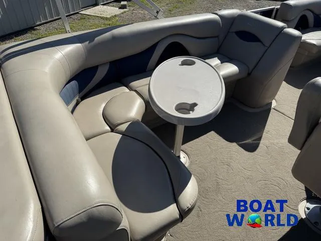 Slide: The Image of Sylvan 820 Cruise Pontoon 2016 - 10