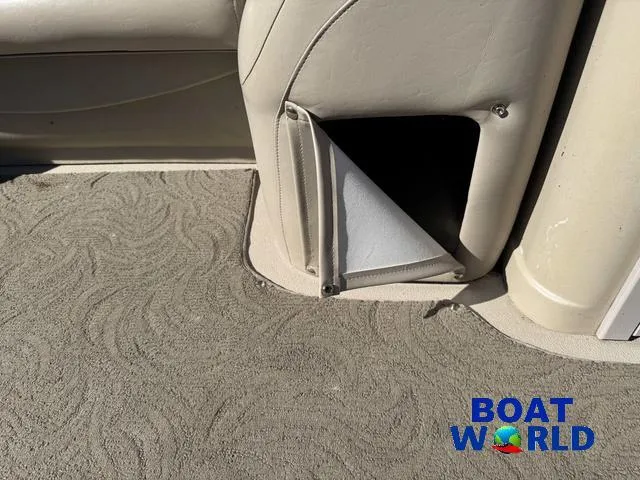 Slide: The Image of Sylvan 820 Cruise Pontoon 2016 - 14