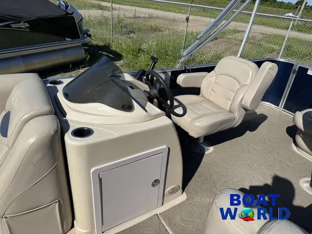 Slide: The Image of Sylvan 820 Cruise Pontoon 2016 - 16