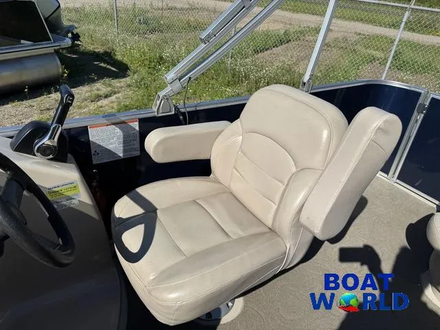 Slide: The Image of Sylvan 820 Cruise Pontoon 2016 - 17