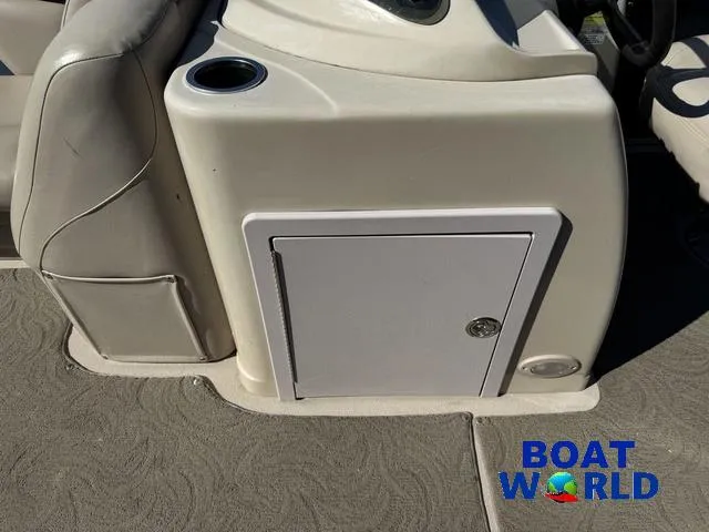 Slide: The Image of Sylvan 820 Cruise Pontoon 2016 - 18