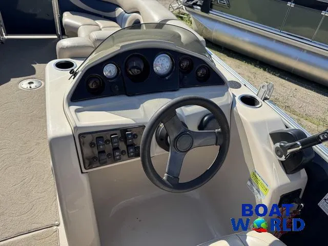 Slide: The Image of Sylvan 820 Cruise Pontoon 2016 - 20