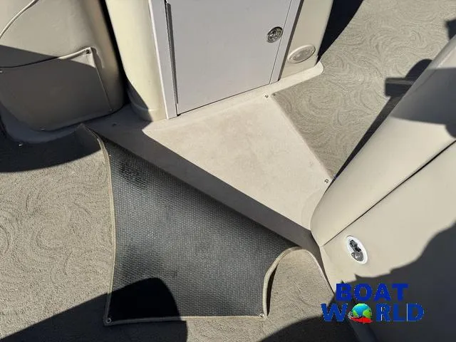 Slide: The Image of Sylvan 820 Cruise Pontoon 2016 - 35