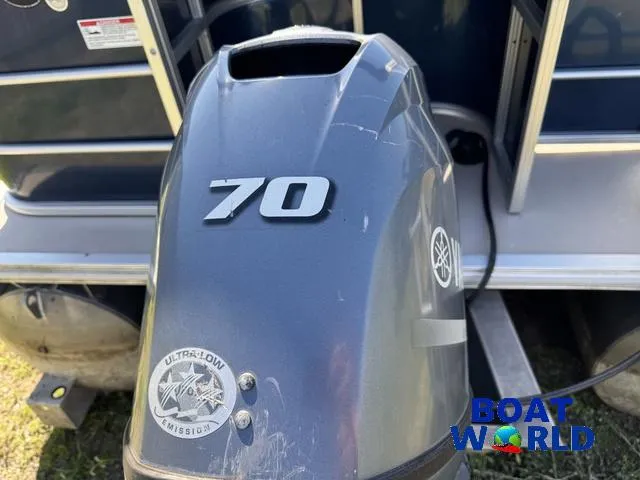 Slide: The Image of Sylvan 820 Cruise Pontoon 2016 - 47