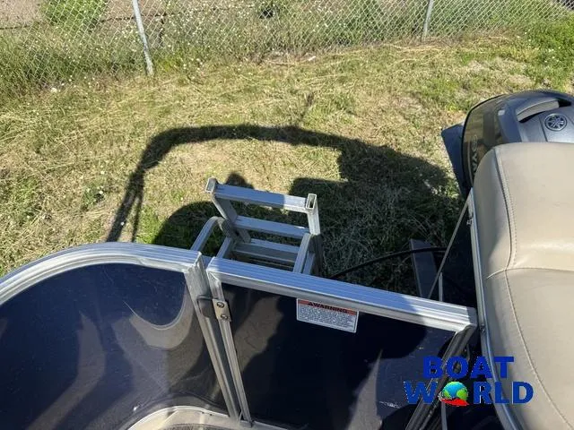 Slide: The Image of Sylvan 820 Cruise Pontoon 2016 - 50