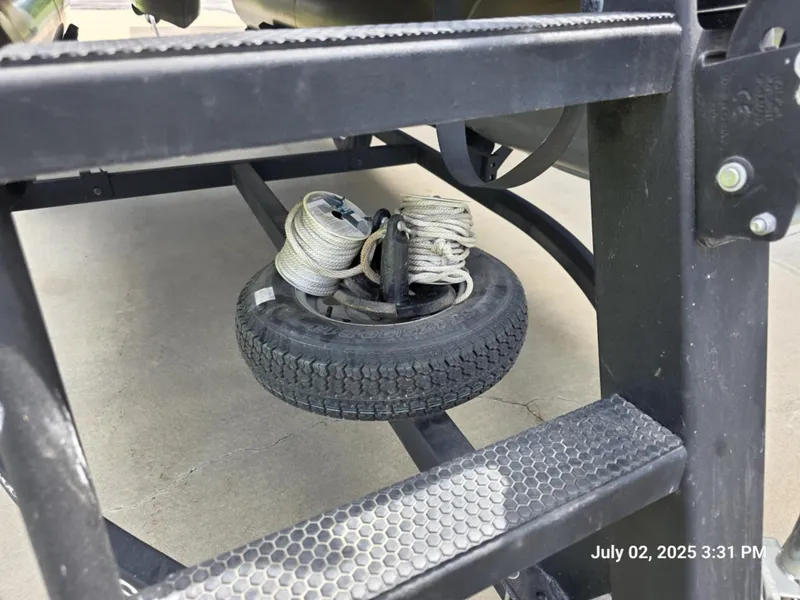 Slide: The Image of Spare tire and ropes on Sun Tracker Bass Buggy 16 XL trailer, 2021 model. - 8