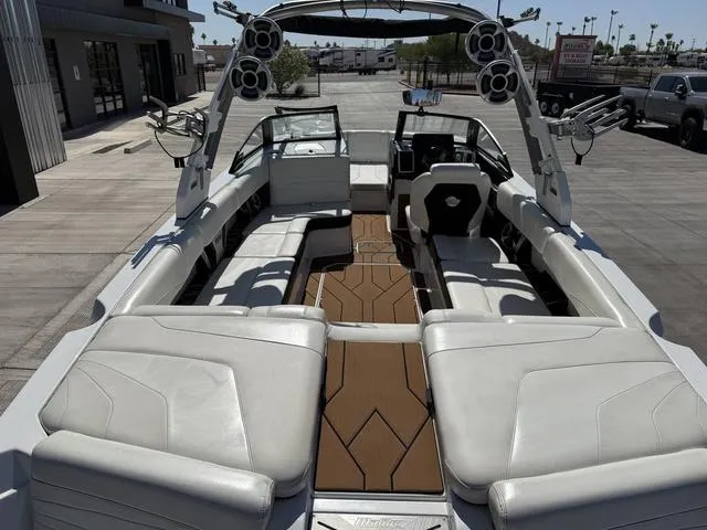 Slide: The Image of Malibu Wakesetter 24 MXZ 2020 - 12