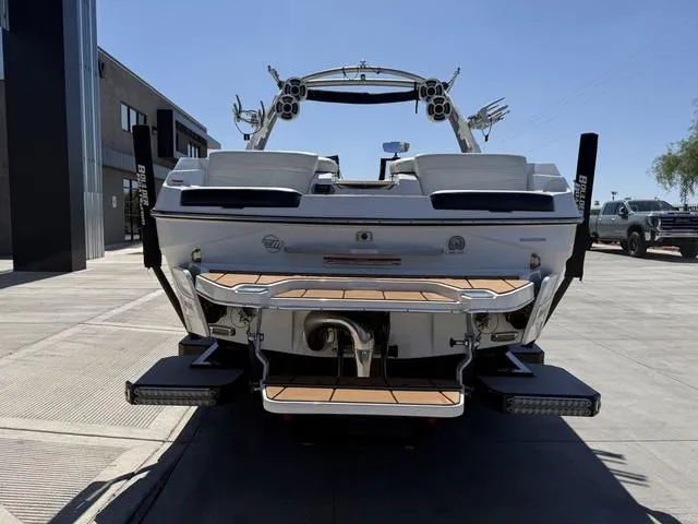 Slide: The Image of Malibu Wakesetter 24 MXZ 2020 - 7