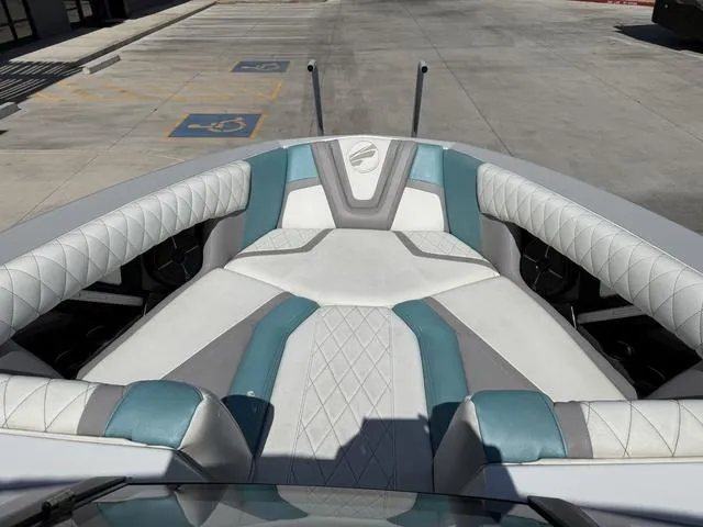 Slide: The Image of Tigé 25ZX 2021 - 10