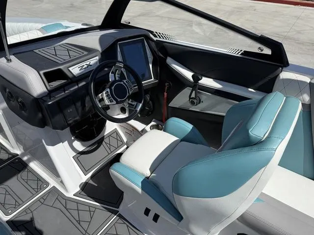 Slide: The Image of Tigé 25ZX 2021 - 11