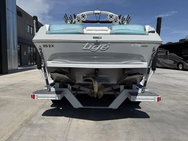 Slide: The Image of Tigé 25ZX 2021 - 7