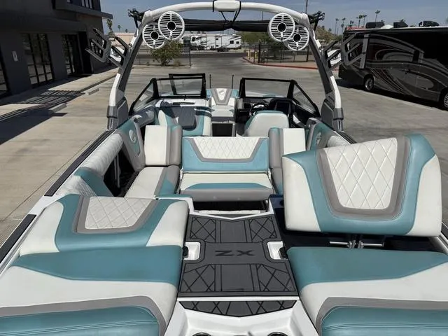 Slide: The Image of Tigé 25ZX 2021 - 9