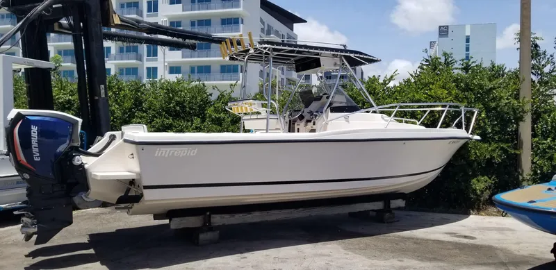 The Image of 1993 Intrepid 26 Walkaround boat with Evinrude engine, docked outdoors. - 1