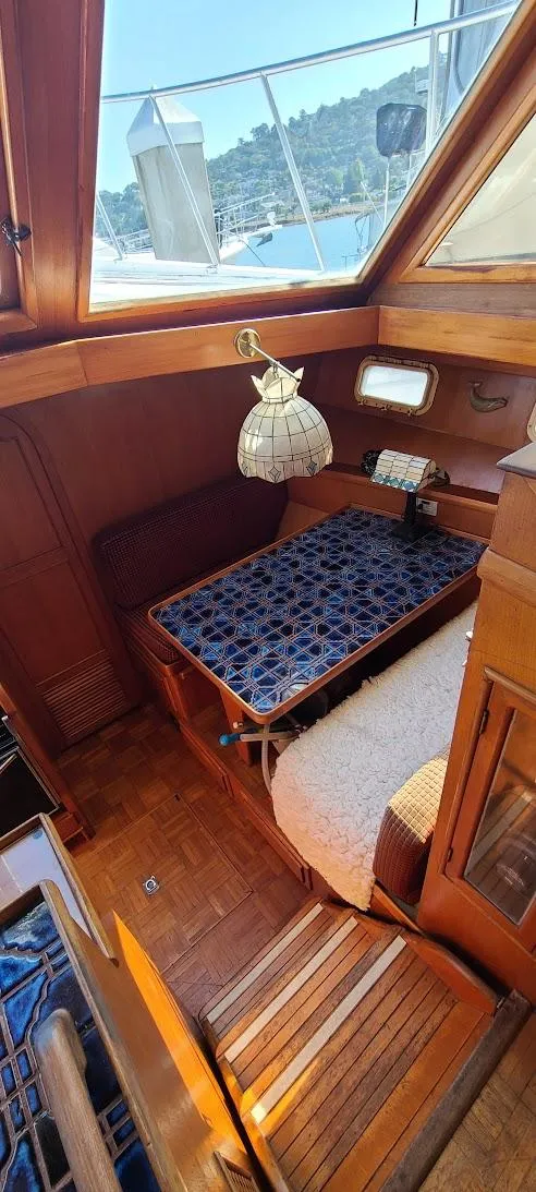 Slide: The Image of forward looking down on dinette - 6