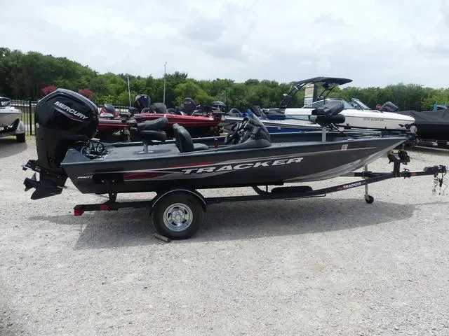 Slide: The Image of Tracker Pro Team 175 TF 2021 - 6