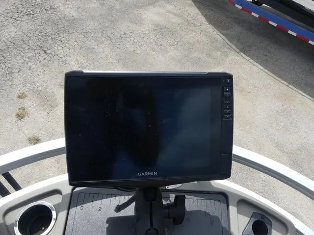 Slide: The Image of Sun Tracker Fishin' Barge 20 DLX 2023 - 19