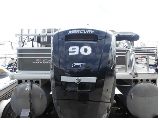 Slide: The Image of Sun Tracker Fishin' Barge 20 DLX 2023 - 4