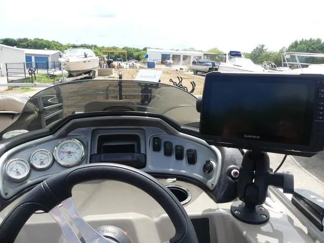 Slide: The Image of Sun Tracker Fishin' Barge 20 DLX 2023 - 8