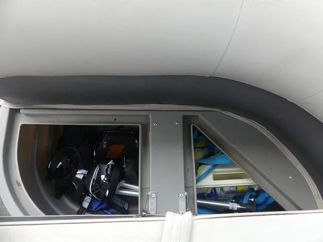 Slide: The Image of Sun Tracker Bass Buggy 18 DLX 2022 - 12