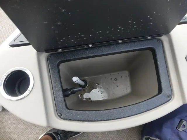 Slide: The Image of Sun Tracker Bass Buggy 18 DLX 2022 - 14