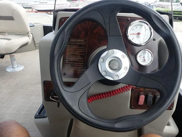 Slide: The Image of Sun Tracker Bass Buggy 18 DLX 2022 - 16