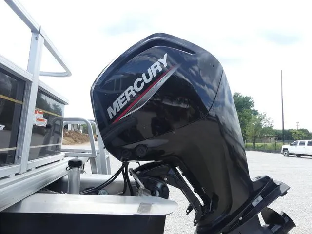 Slide: The Image of Sun Tracker Bass Buggy 18 DLX 2022 - 3