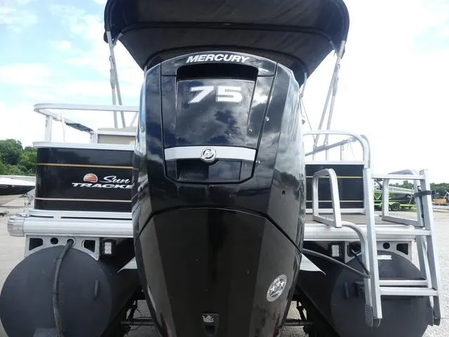 Slide: The Image of Sun Tracker Bass Buggy 18 DLX 2022 - 4