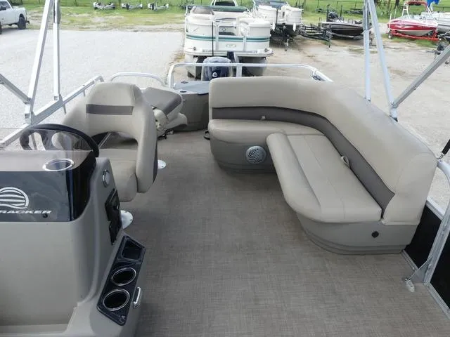 Slide: The Image of Sun Tracker Bass Buggy 18 DLX 2022 - 6