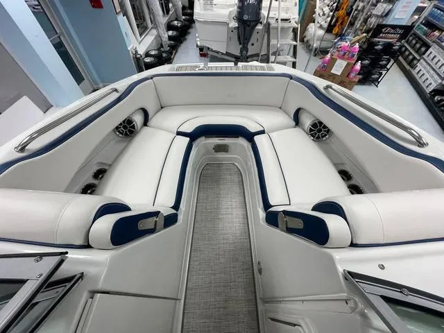 Slide: The Image of Crownline Boats Eclipse E240 XS 2025 - 10