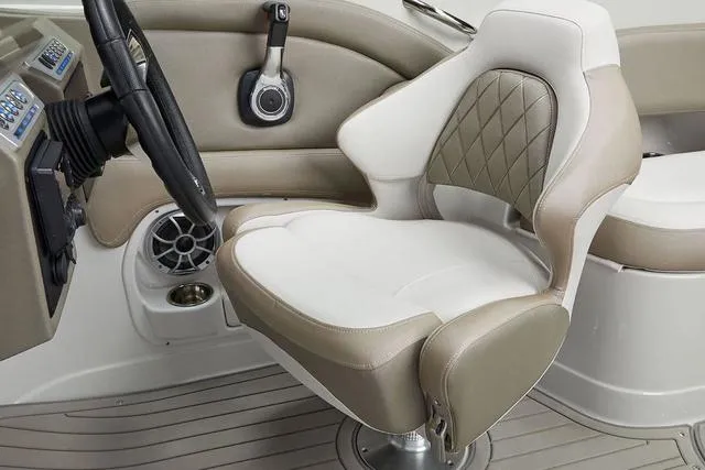 Slide: The Image of Crownline Boats Eclipse E240 XS 2025 - 17