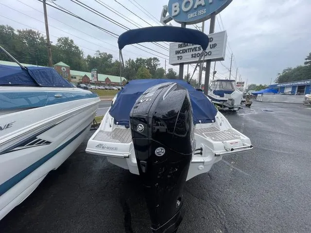 Slide: The Image of Crownline Boats Eclipse E240 XS 2025 - 5
