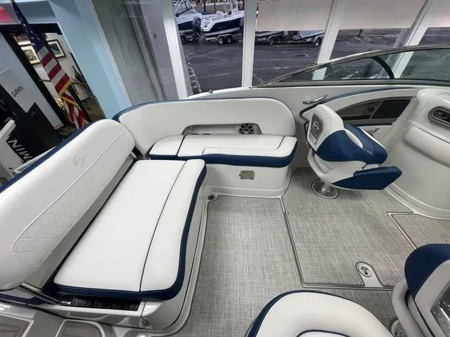 Slide: The Image of Crownline Boats Eclipse E240 XS 2025 - 7