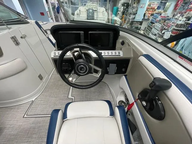 Slide: The Image of Crownline Boats Eclipse E240 XS 2025 - 9