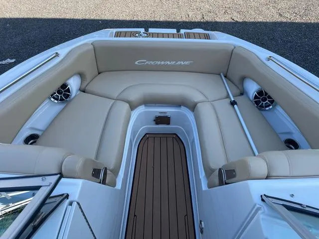 Slide: The Image of Crownline Boats E235 XS 2022 - 12