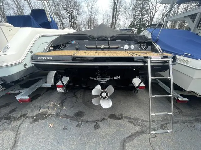 Slide: The Image of Crownline Boats 220 SS LPX 2024 - 4