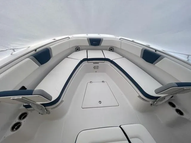 Slide: The Image of Robalo R300 Center Console 2025 - 15