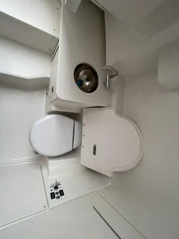 Slide: The Image of Robalo R300 Center Console 2025 - 17