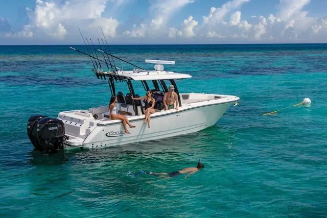 Slide: The Image of Robalo R300 Center Console 2025 - 23
