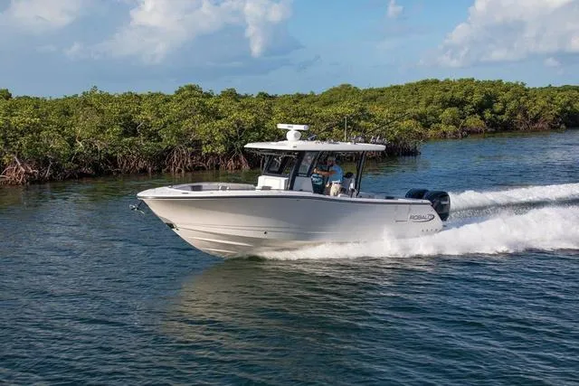 Slide: The Image of Robalo R300 Center Console 2025 - 24