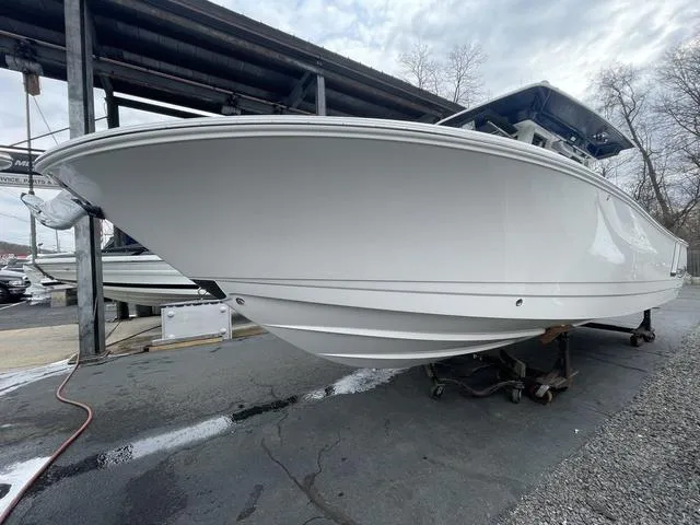 Slide: The Image of Robalo R300 Center Console 2025 - 3
