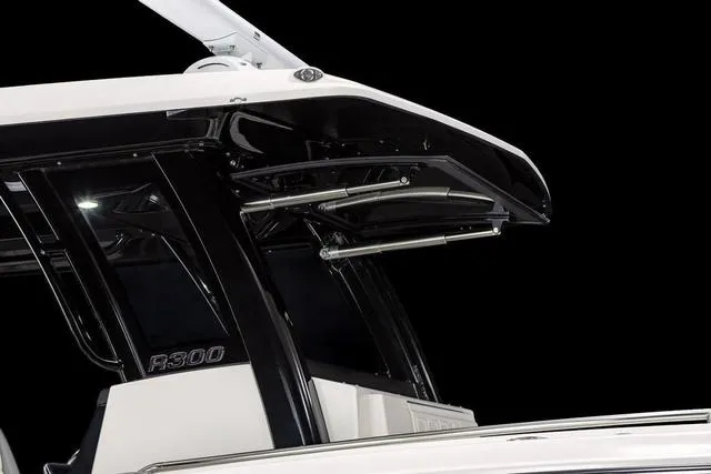 Slide: The Image of Robalo R300 Center Console 2025 - 31
