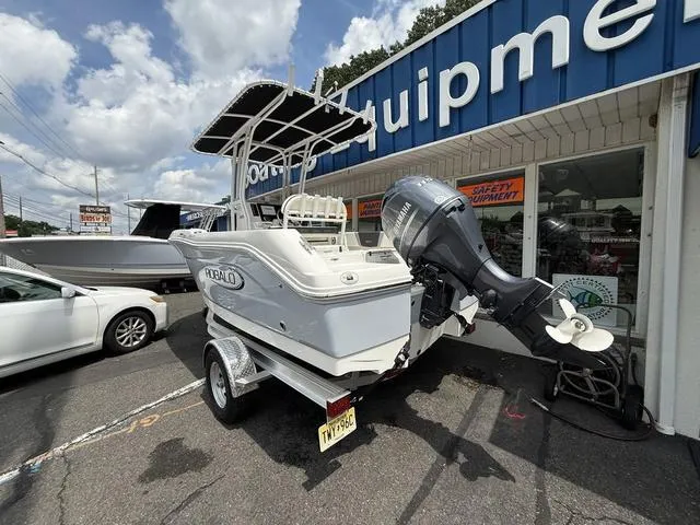 Slide: The Image of Robalo R180 Center Console 2024 - 6